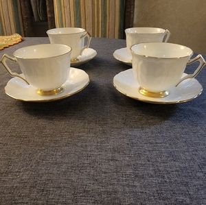 Vintage Aynsley tea cup and saucer - Set of 4